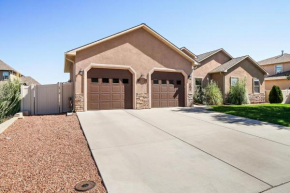 Velo II - Beautiful Home with fireplace, Big Kitchen, Cozy Beds, Smart TVs